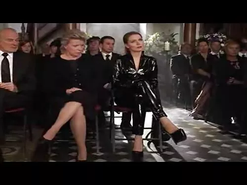 مشهد من خشب الأبنوس  ...