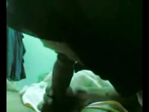 مشهد الساقين على الك ...