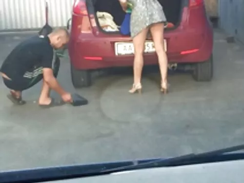 مشهد طويل الأرجل مع  ...